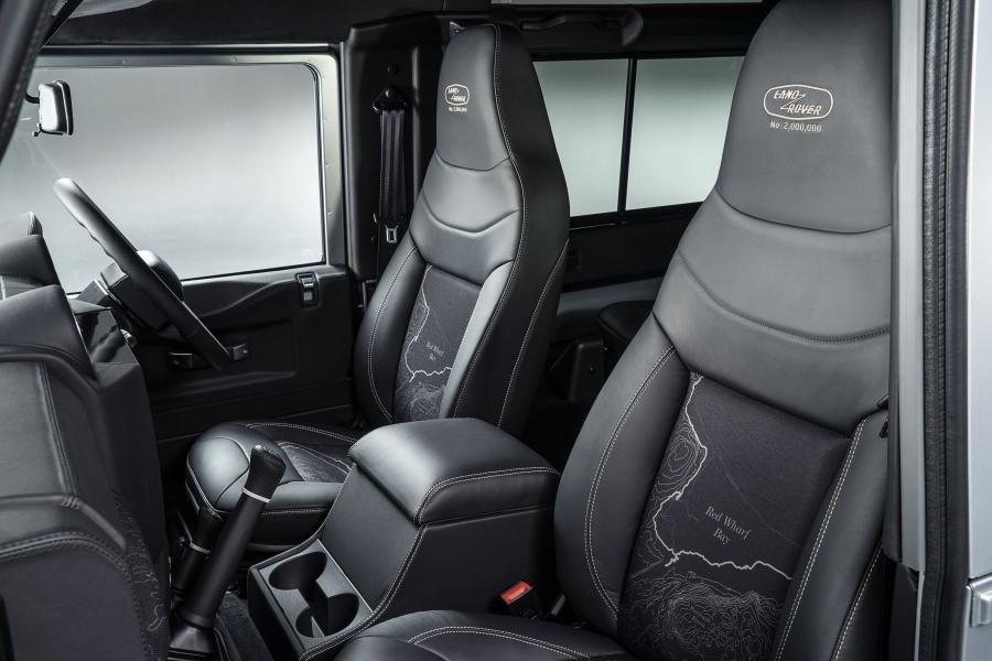  Land Rover Defender 90 2.000.000th 2015 года  (фото 19 из 19)